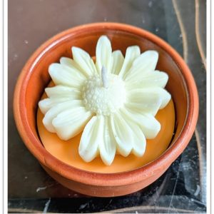 Pot candle with flower